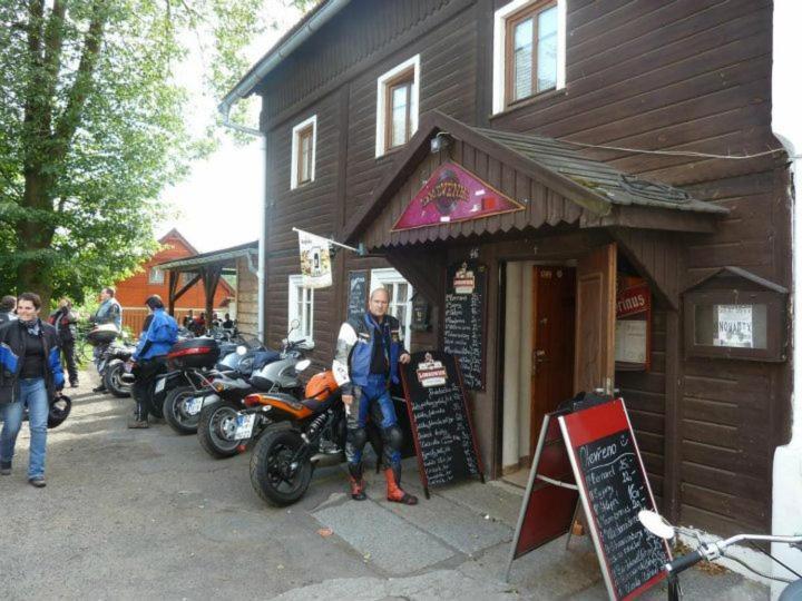 Drevenka Hotel Provodin Екстериор снимка