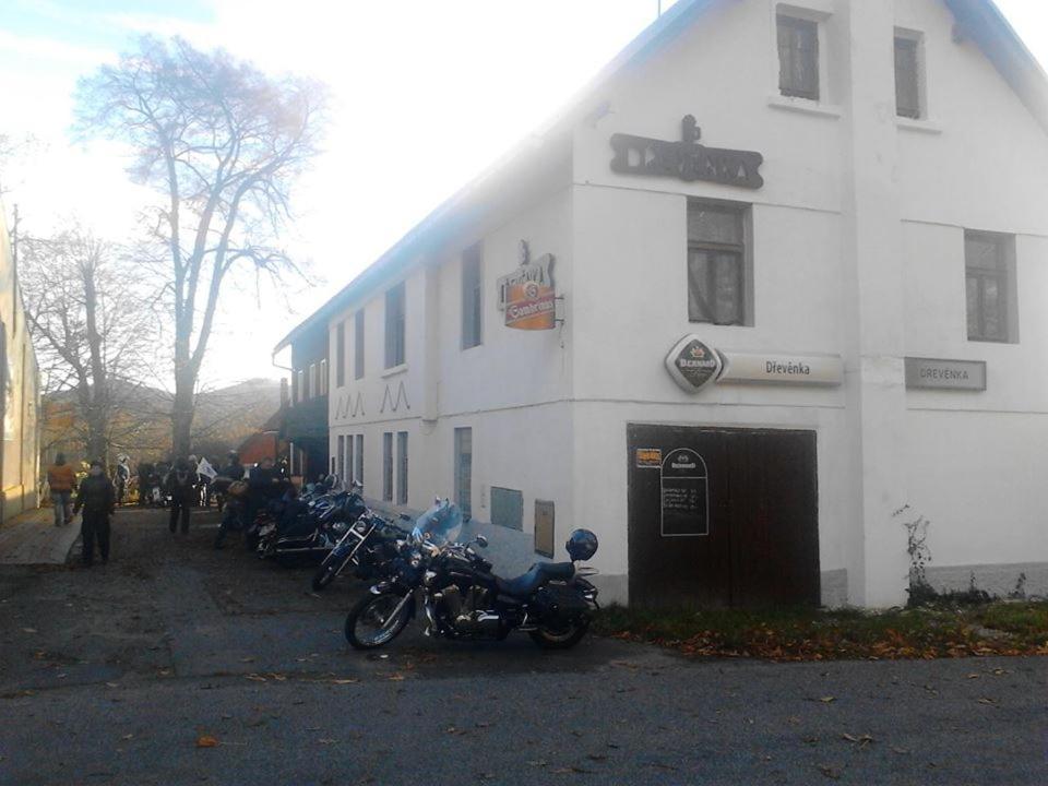 Drevenka Hotel Provodin Екстериор снимка