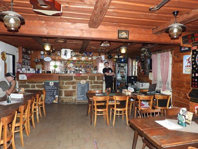 Drevenka Hotel Provodin Екстериор снимка