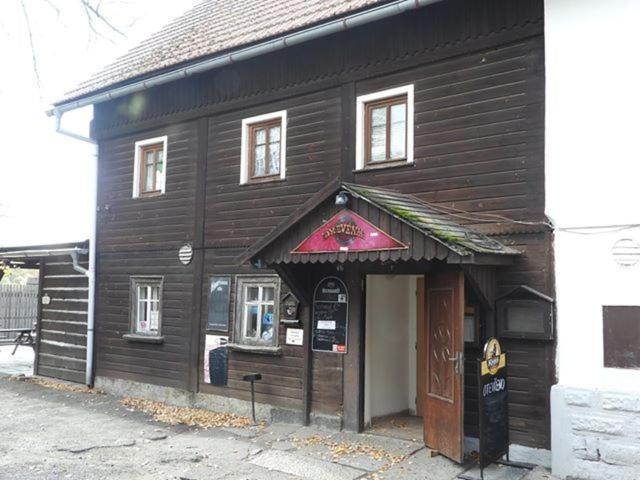 Drevenka Hotel Provodin Екстериор снимка