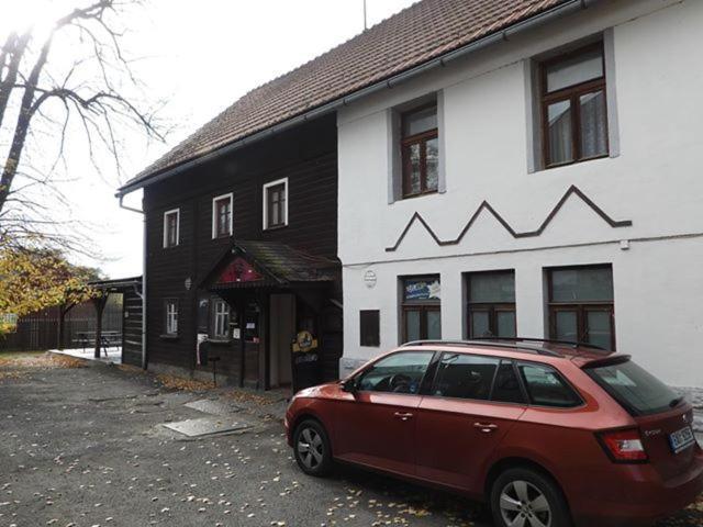Drevenka Hotel Provodin Екстериор снимка