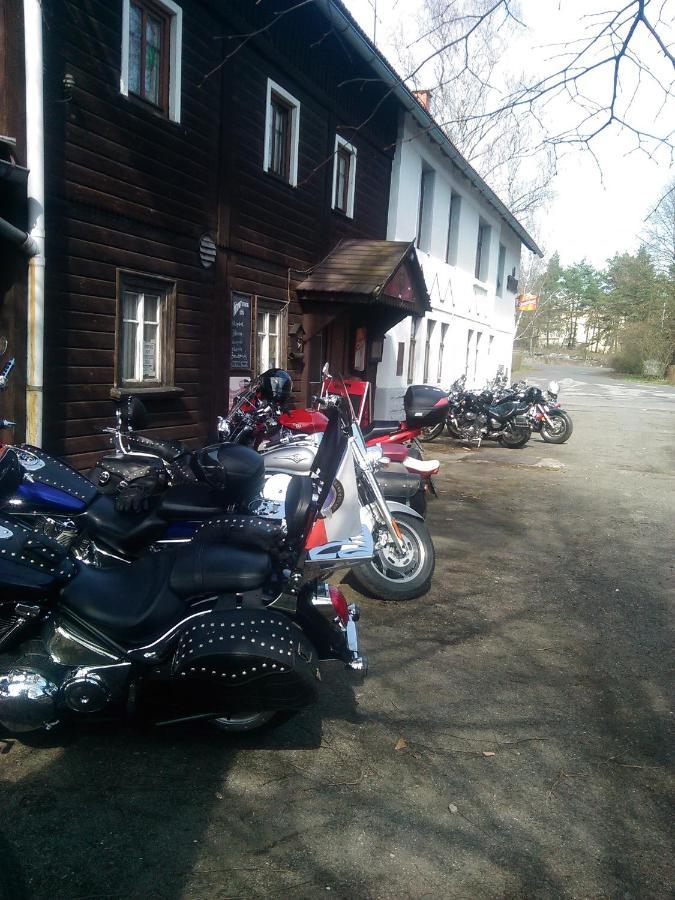Drevenka Hotel Provodin Екстериор снимка