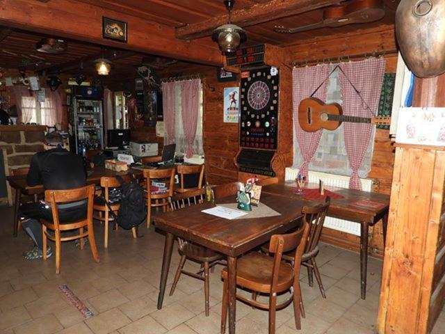 Drevenka Hotel Provodin Екстериор снимка