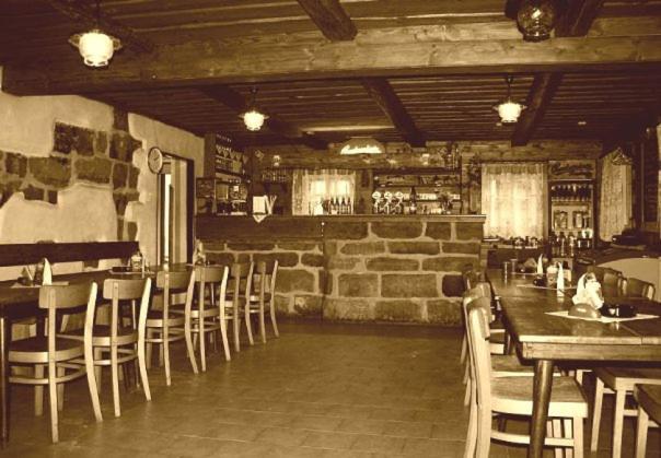 Drevenka Hotel Provodin Екстериор снимка