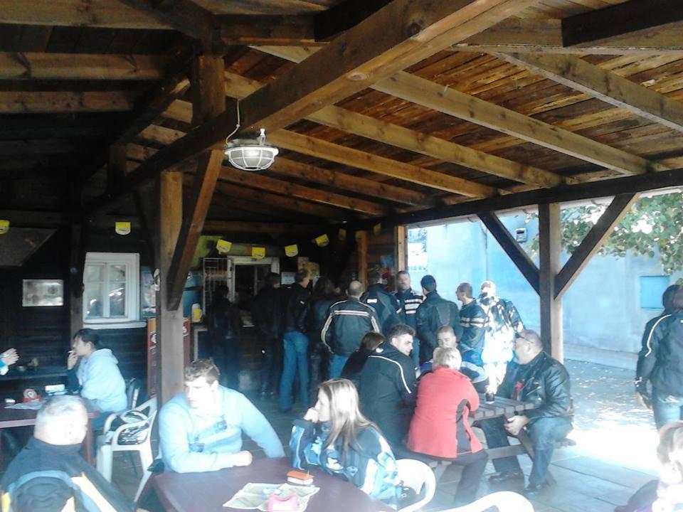 Drevenka Hotel Provodin Екстериор снимка