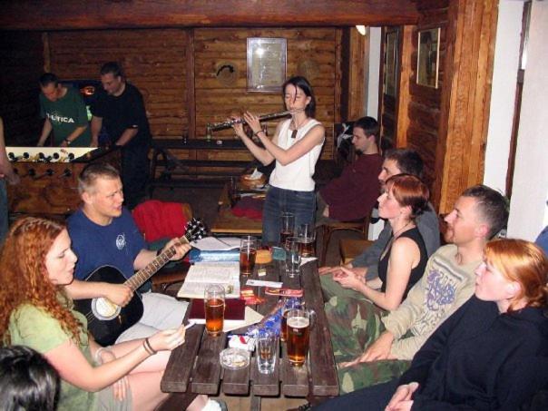 Drevenka Hotel Provodin Екстериор снимка