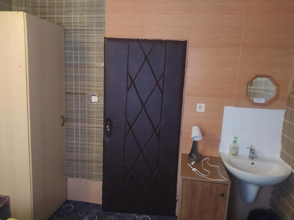 Drevenka Hotel Provodin Екстериор снимка