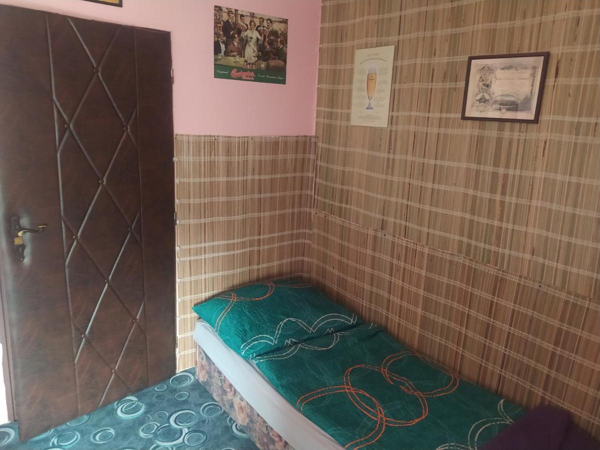 Drevenka Hotel Provodin Екстериор снимка