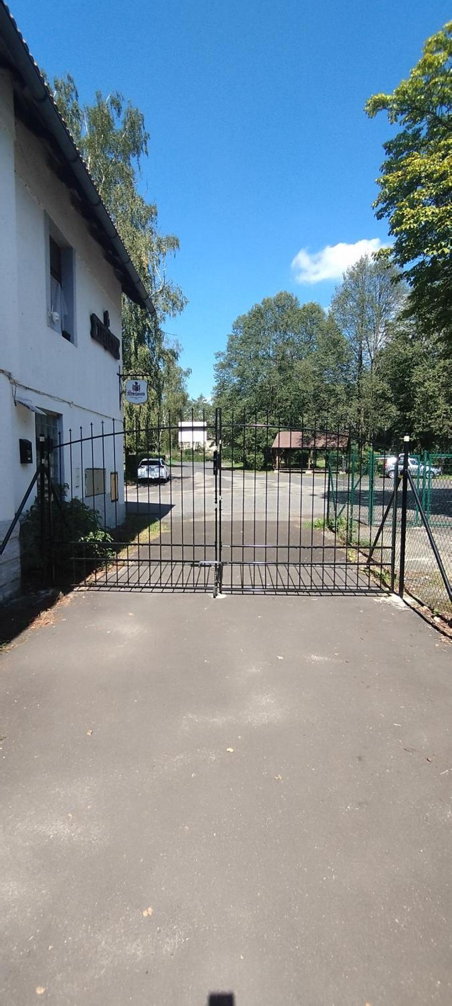 Drevenka Hotel Provodin Екстериор снимка